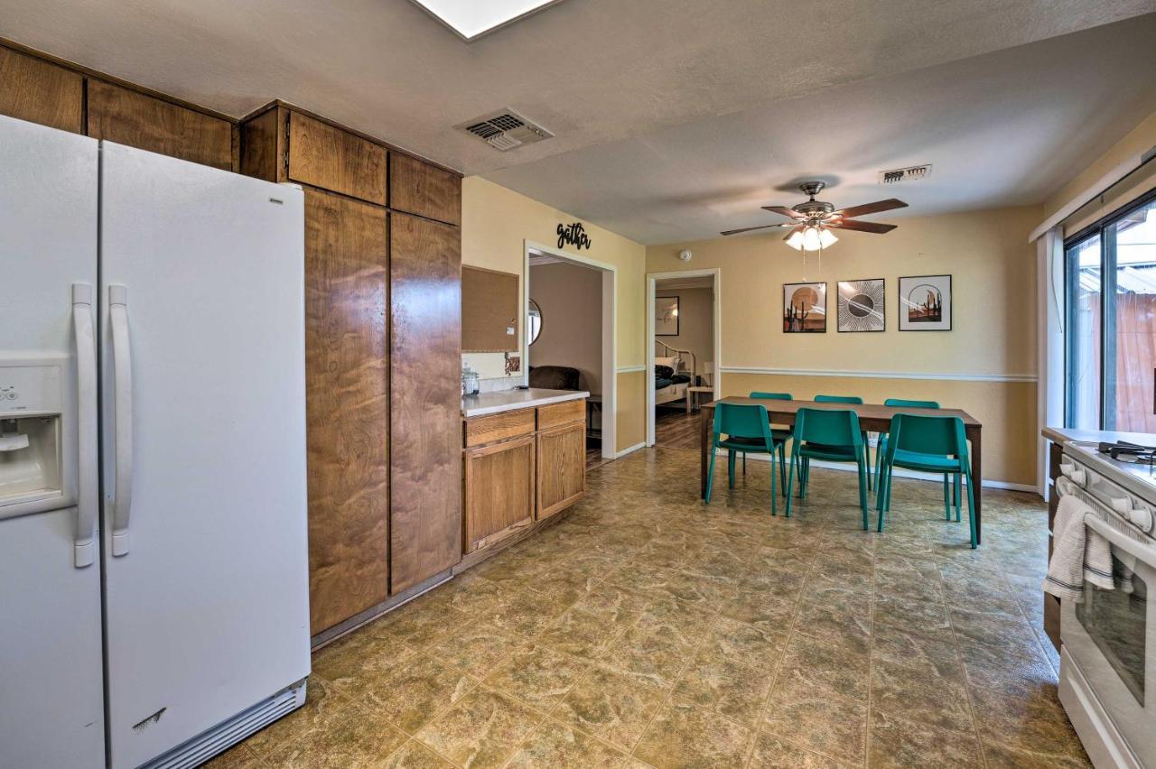 Updated Family Home - 2 Blocks To Colorado River! Bullhead City Bagian luar foto