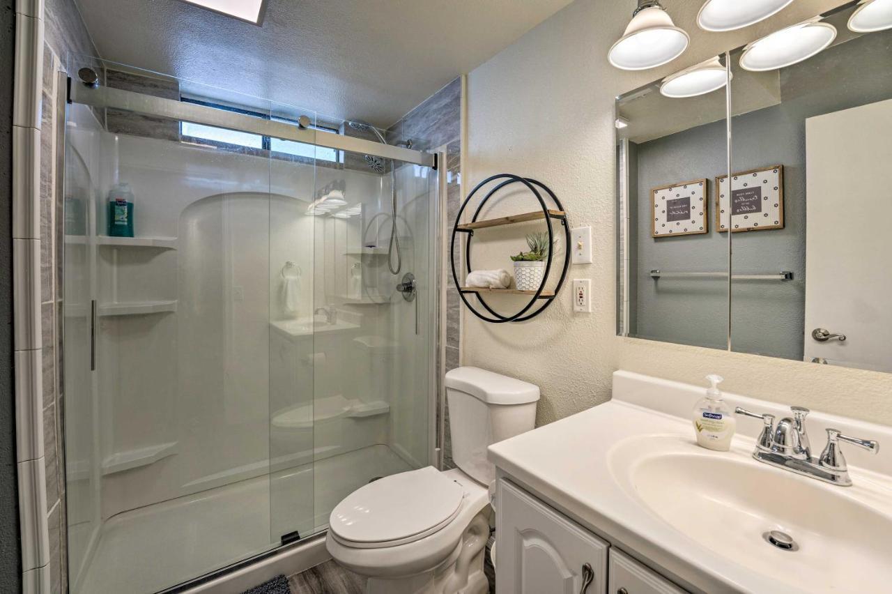 Updated Family Home - 2 Blocks To Colorado River! Bullhead City Bagian luar foto
