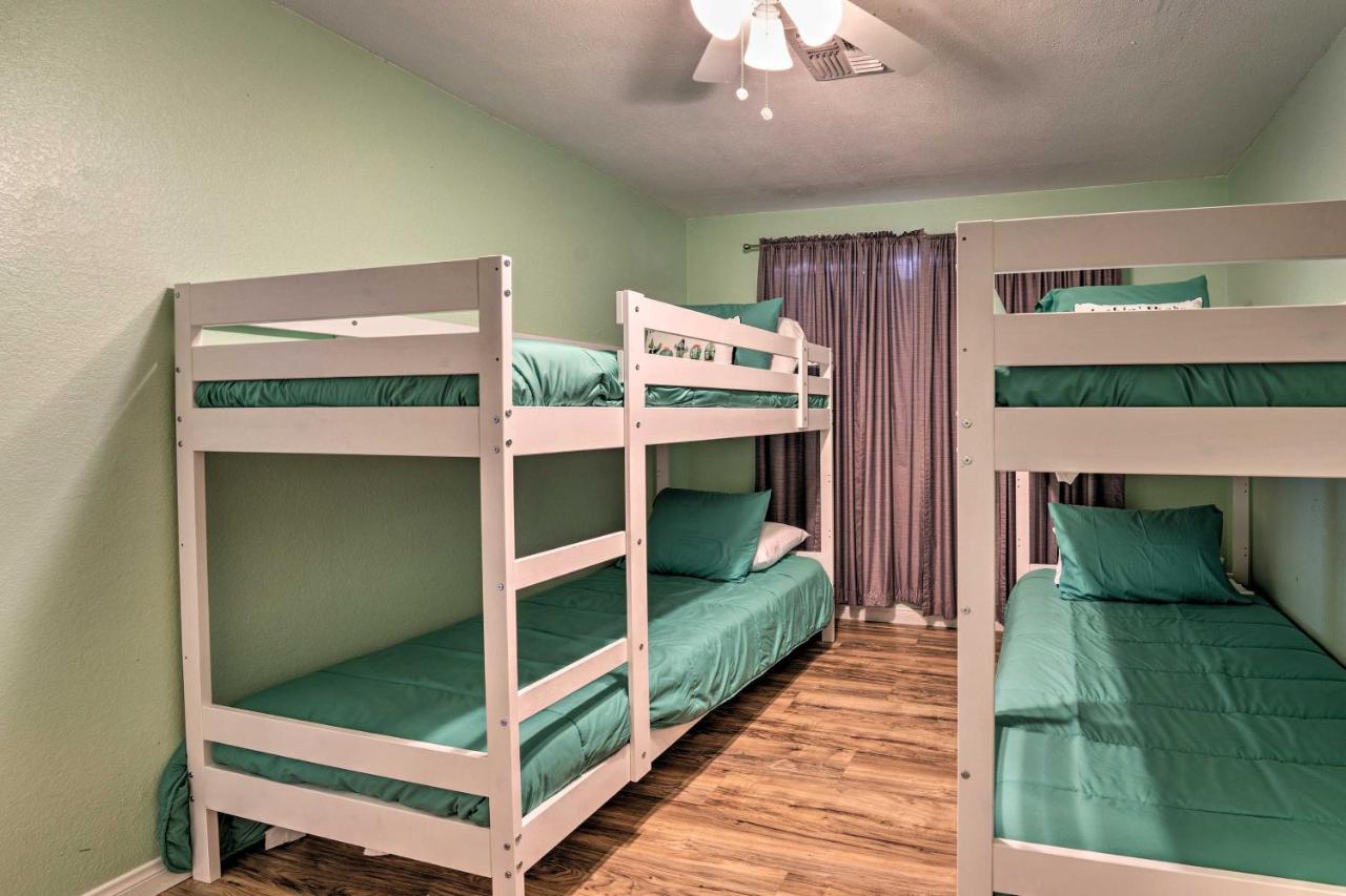 Updated Family Home - 2 Blocks To Colorado River! Bullhead City Bagian luar foto